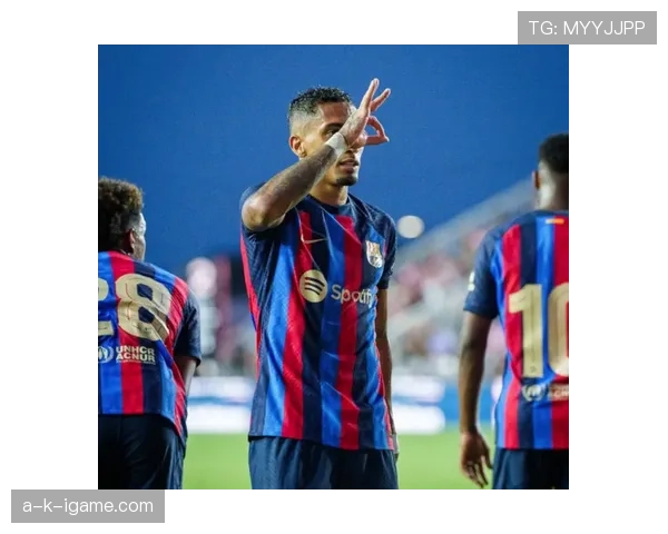 拉菲尼亚成巴萨更衣室关键先生，团队氛围焕然一新助球队表现飙升