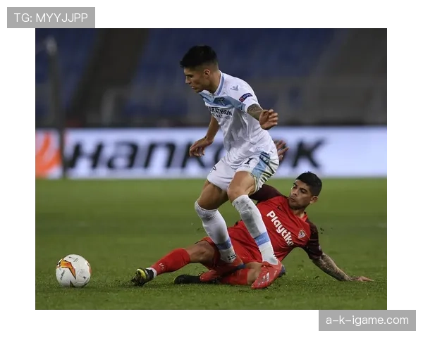 塞维利亚足球俱乐部再添强援，新星加盟引热议