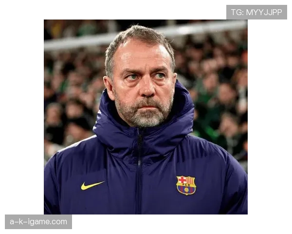 弗里克执教风格强调高位逼抢与快速转换，战术体系注重攻守平衡