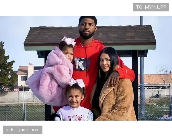 保罗·乔治赛后点外卖，豪宅里一堆快递盒，真不愧是人生赢家啊